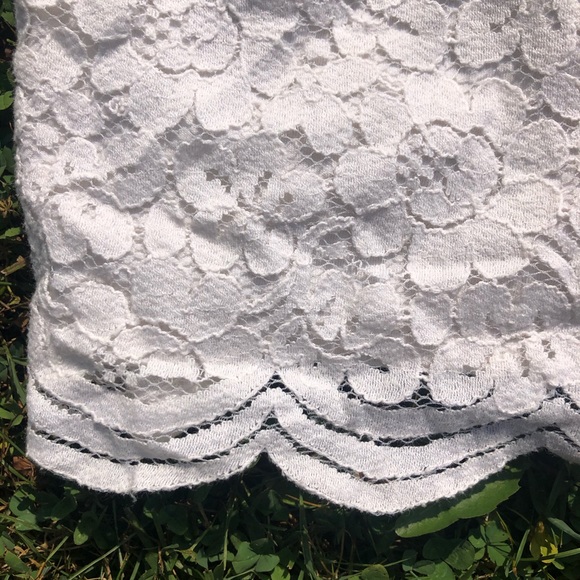 (🌸3 FOR $15 DEAL!) Hollister Lace Crop Tank - Picture 3 of 7